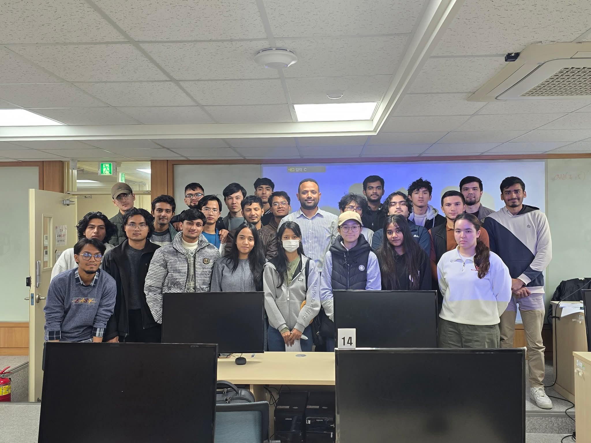 Intelligence Computing Department Successfully Hosts Programming Competition on November 7, 2025_2